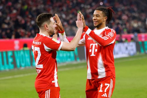 Bayern thắng 8-1 trong trận đầu năm mới