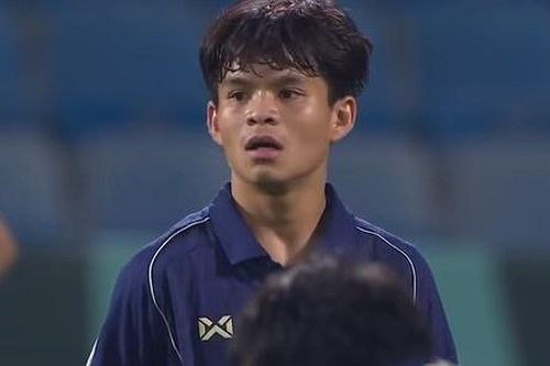 Cầu thủ Thái Lan ngỡ ngàng với tiếng còi trọng tài