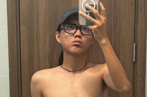 Động thái lạ của Phạm Thoại
