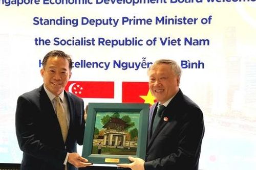 Phó Thủ tướng Nguyễn Hòa Bình làm việc với các cơ quan, doanh nghiệp, nhà đầu tư Singapore để thúc đẩy hợp tác trong lĩnh vực trung tâm tài chính