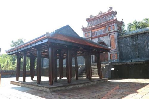 Thành phố Huế chỉ đạo tháo dỡ công trình xây dựng trái phép ở lăng mộ Hoàng Thái hậu Từ Dụ