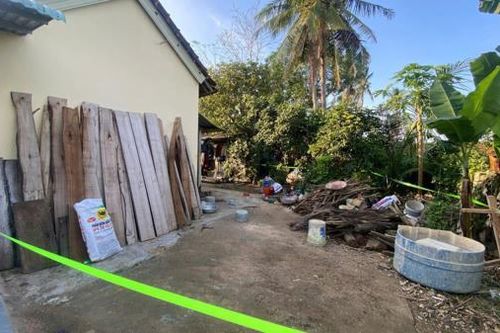 Nghi nổ bom bi làm 2 người chết