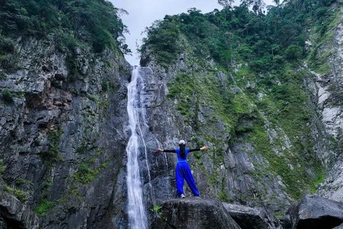Thác Hùng Ngàn hoang sơ ẩn mình giữa rừng Quảng Ngãi, hút khách mê trekking