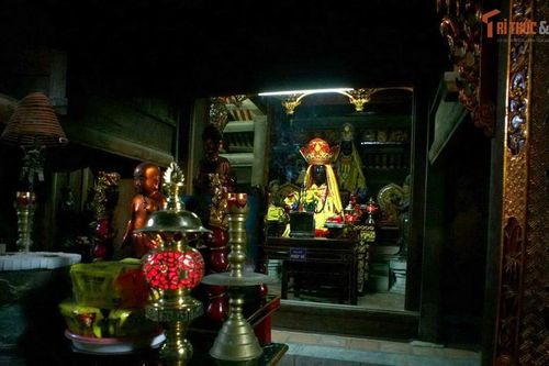 Thế giới tâm linh huyền bí của ngôi chùa cổ nhất Việt Nam