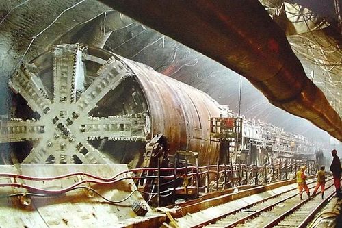 Kỳ tích cứu máy khoan hầm 50 triệu USD dưới lòng sông Dương Tử