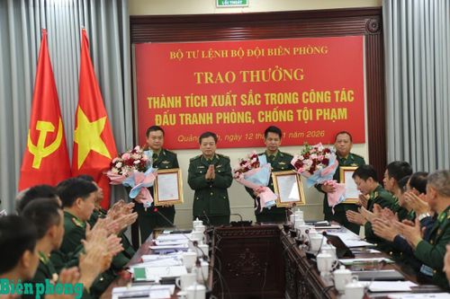 Bộ Tư lệnh Bộ đội Biên phòng trao thưởng các tập thể, cá nhân có thành tích xuất sắc trong công tác đấu tranh phòng, chống tội phạm