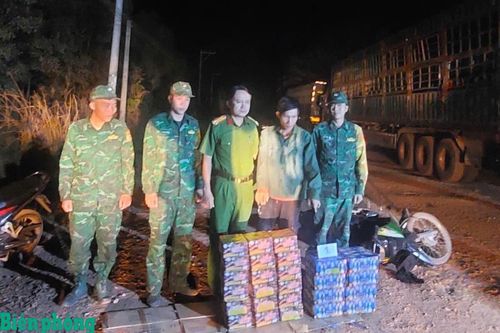 Bắt quả tang đối tượng vận chuyển trái phép gần 60kg pháo nổ