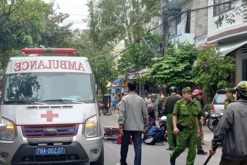 Mâu thuẫn bộc phát, con trai dùng dao 'nói chuyện' với khách của mẹ đến chơi nhà