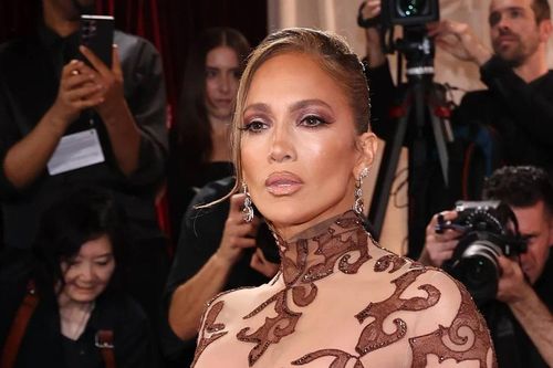 Jennifer Lopez dẫn đầu dàn mỹ nhân mặc xấu