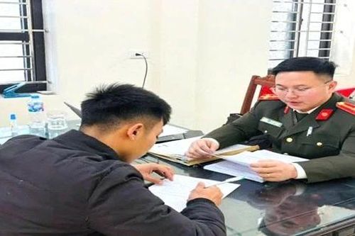 Khởi tố đối tượng tàng trữ trái phép vũ khí quân dụng