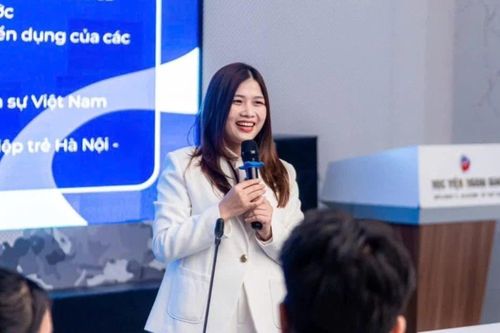Trợ lý không lương: Lấy kinh nghiệm hay 'bóc lột' sức lao động?