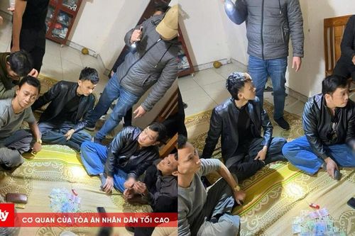 Bắt quả tang 9 đối tượng đánh bạc tại phòng bếp