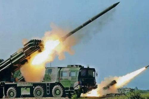 Pháo phản lực BM-30 Smerch tầm bắn 200km, thách thức HIMARS trên chiến trường Ukraine
