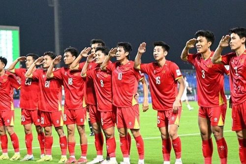 U23 Việt Nam phải giành ngôi đầu bảng A để tránh Nhật Bản; Barcelona đoạt Siêu Cup Tây Ban Nha