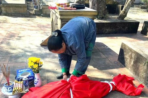 Phát hiện xác cá voi nặng khoảng 40kg trôi dạt vào bờ biển Quảng Trị