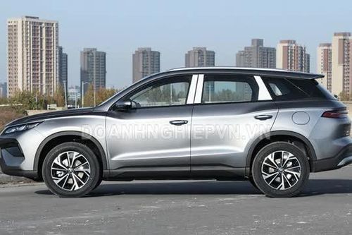 SUV dài hơn 4,7 mét, tiêu thụ 3,2 lít xăng/100 km, giá chưa tới 500 triệu đồng