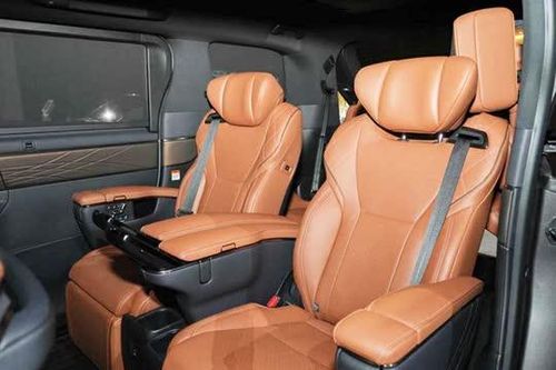 Toyota giới thiệu 'chuyên cơ mặt đất' siêu tiết kiệm xăng, giá hơn 3,5 tỷ đồng