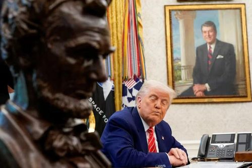 Ông Trump tính bàn với Elon Musk về việc khôi phục Internet tại Iran