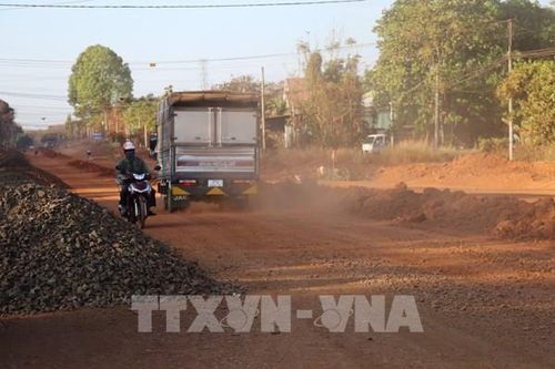 Đường 85 tỷ đồng làm 5 năm chưa xong, người dân gánh hệ lụy kinh tế