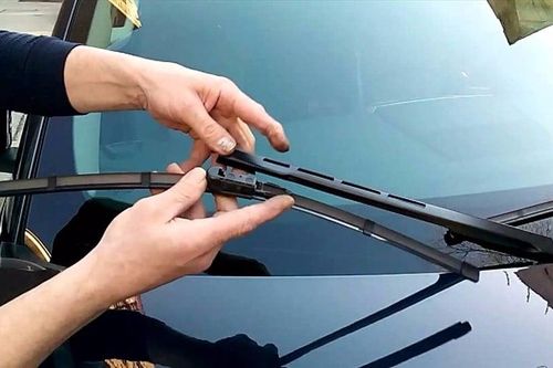 Những phụ kiện ô tô có thể tự thay thế tại nhà