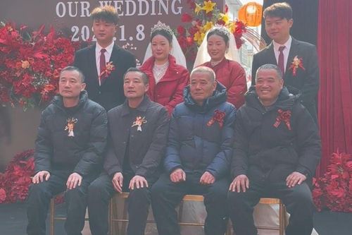 Hai cặp song sinh cùng tổ chức đám cưới, khách mời 'phát lú' trước cảnh tượng trong buổi lễ