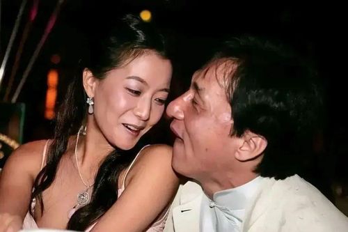 Đệ nhất mỹ nhân Hàn Quốc phản ứng gây sốc khi nhận điều đặc biệt từ Thành Long