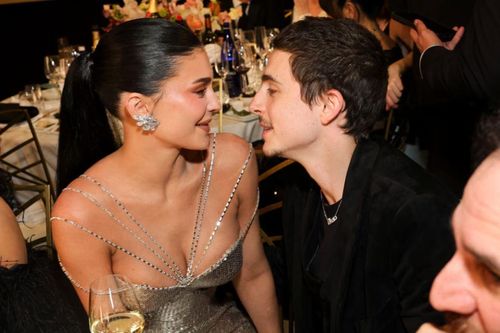 Timotheé Chalamet thắng Quả Cầu Vàng, cảm ơn 'bạn đời' Kylie Jenner khi vượt mặt Leonardo DiCaprio