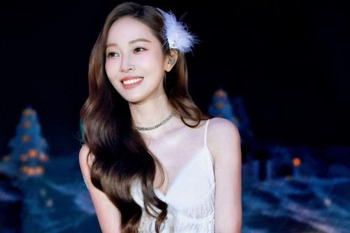 Jessica hát liên hoàn hit của SNSD sau hơn một thập kỷ, cộng đồng mạng chỉ trích