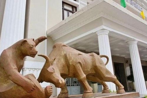 Cuối năm 2025, có 50 doanh nghiệp niêm yết vốn hóa thị trường trên 1 tỷ USD