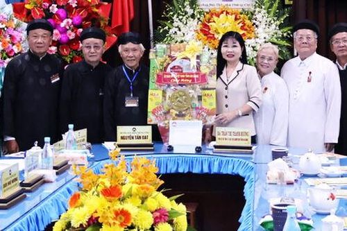 Phó Bí thư Tỉnh ủy, Chủ tịch Ủy ban MTTQ Việt Nam tỉnh An Giang chúc mừng kỷ niệm 106 năm Ngày Đản sinh Đức Huỳnh Giáo chủ Phật giáo Hòa Hảo