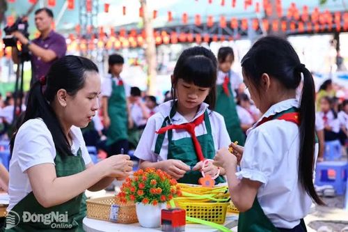 Phụ huynh, học sinh chờ lịch nghỉ Tết Nguyên đán