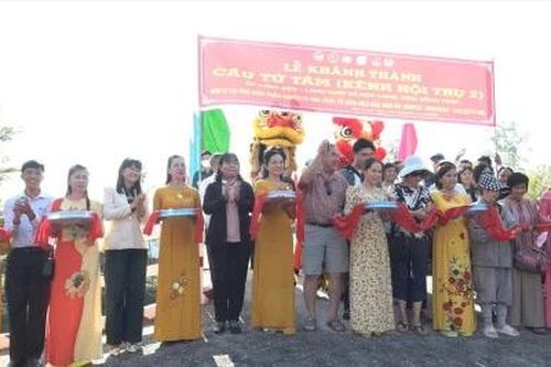 Xã Hòa Long: Khánh thành cầu và bàn giao nhà tình thương cho người dân gặp khó khăn