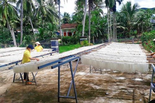 Lao động thời vụ dịp Tết: Lương cao cũng không dễ tuyển