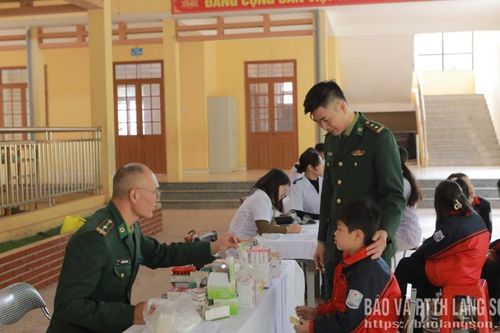 Ấm mùa đông biên giới