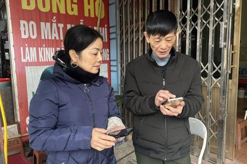 Bình dân học vụ số ở Đồng Đăng