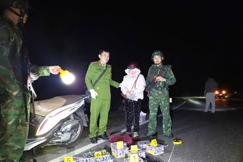 Vận chuyển trái phép pháo nổ, một phụ nữ bị bắt