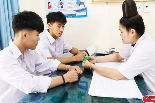 Quan tâm y tế trường học
