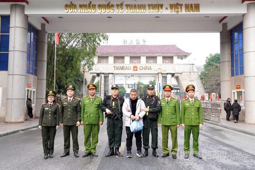 Trao trả đối tượng bị truy nã quốc tế cho cơ quan chức năng Trung Quốc