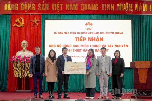Hơn 133 triệu đồng ủng hộ đồng bào miền Trung, Tây Nguyên bị thiệt hại do mưa lũ gây ra