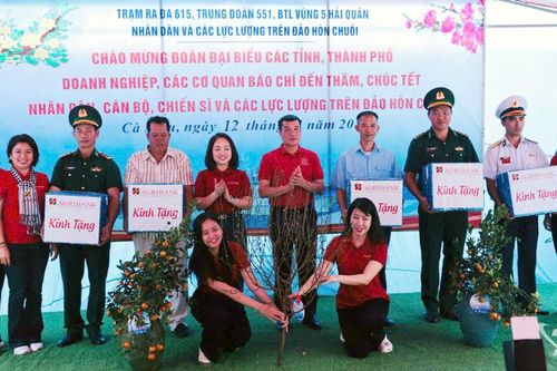 Mang Tết sớm ra đảo Hòn Chuối