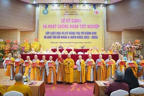 Hà Nội: Bế giảng Lớp luật học và Kỹ năng trụ trì dành cho chư Ni