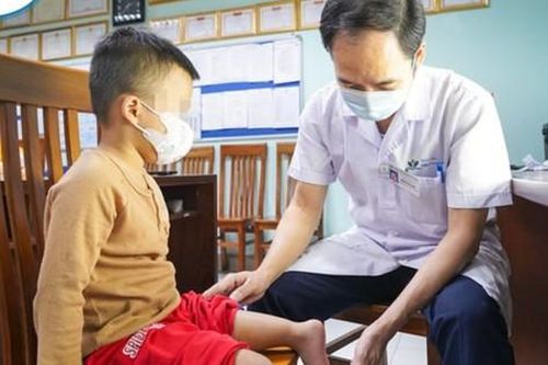 Thành công phẫu thuật xoay cẳng chân 180 độ cho bé trai 5 tuổi