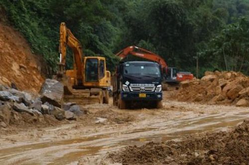 Quảng Ngãi: Nỗ lực khắc phục sạt lở để người dân đi lại ngày Tết an toàn