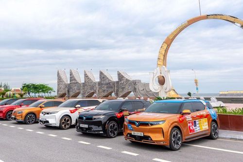 Bán xe xăng lên đời xe điện, chủ xe VinFast VF 9 xuýt xoa: 'Biết xe xịn thế này đã sớm mua vài chiếc'