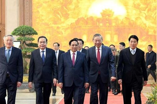 Tiến tới Đại hội lần thứ XIV của Đảng: Đổi mới mô hình phát triển - quyết sách định tương lai