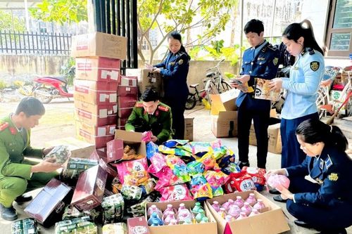 Quảng Trị: Phát hiện nhiều loại bánh kẹo, nước trái cây không có nguồn gốc xuất xứ