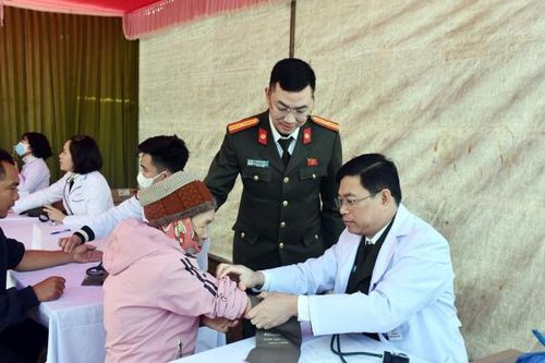 Lan tỏa phong trào thi đua 'Ba nhất', thắp lên niềm tin những mảnh đời khó khăn