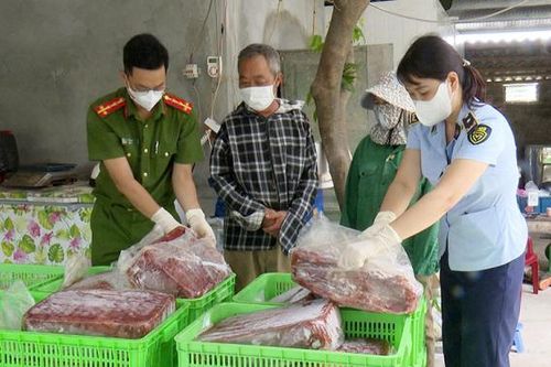Khách hàng 'giữa muôn trùng vây', doanh nghiệp 'giữa muôn trùng khó' (bài 1)