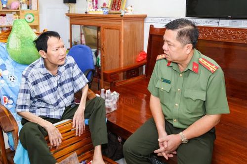 Công an TP Cần Thơ chung tay giúp sức Trung tá an ninh mắc bệnh hiểm nghèo