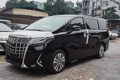 Toyota gọi sửa chữa xe Alphard do lỗi bộ phân phối nguồn